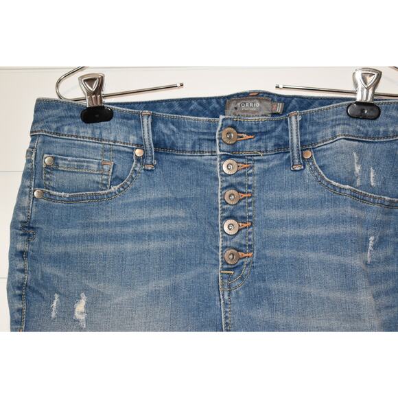Torrid Button-Fly Shorts Size 14 Denim Distressed Cut-Offs Pockets Belt Loops - Picture 3 of 5